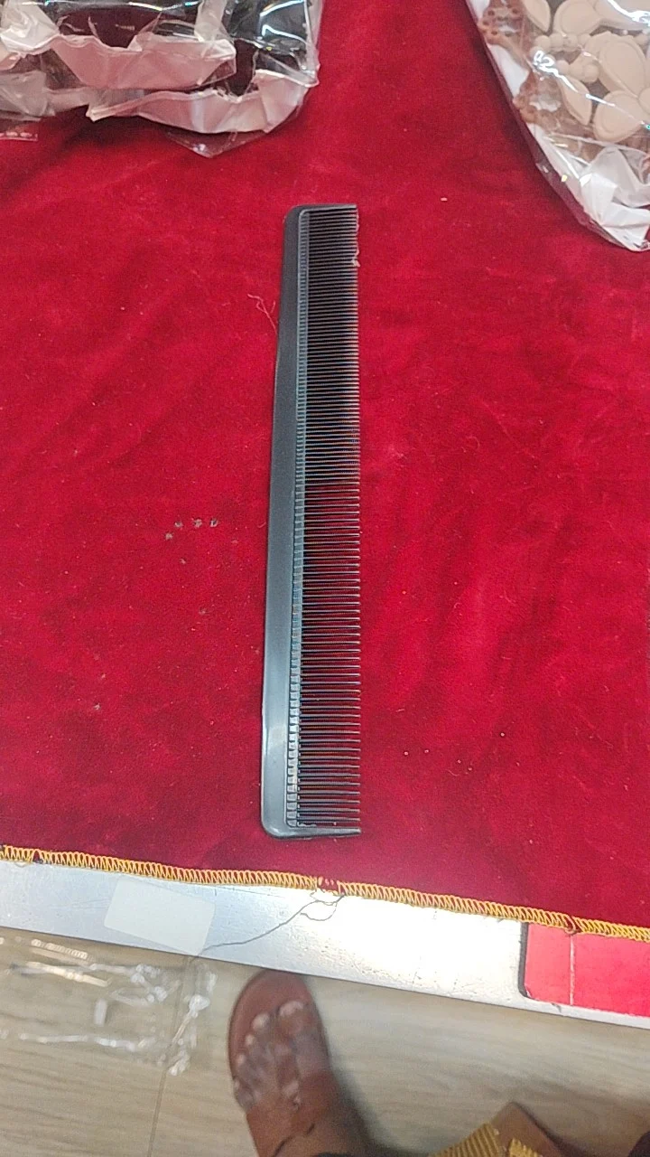 SALOON COMB