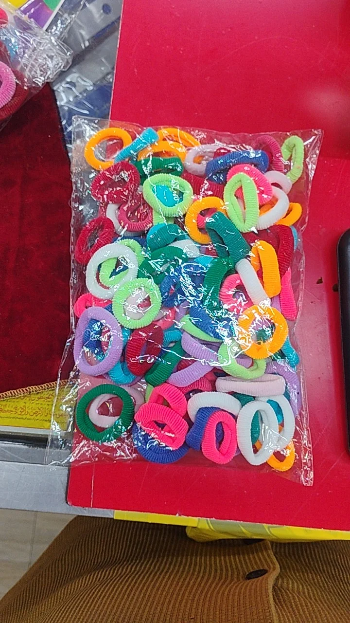 MULTI COLOUR WOOL BAND100ps